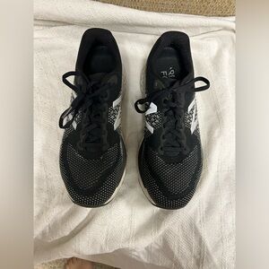 New Balance Tennis Shoes: Size 10